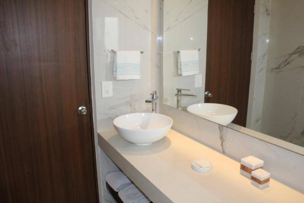 Beach Front Renewed Apartment Cancun Ngoại thất bức ảnh